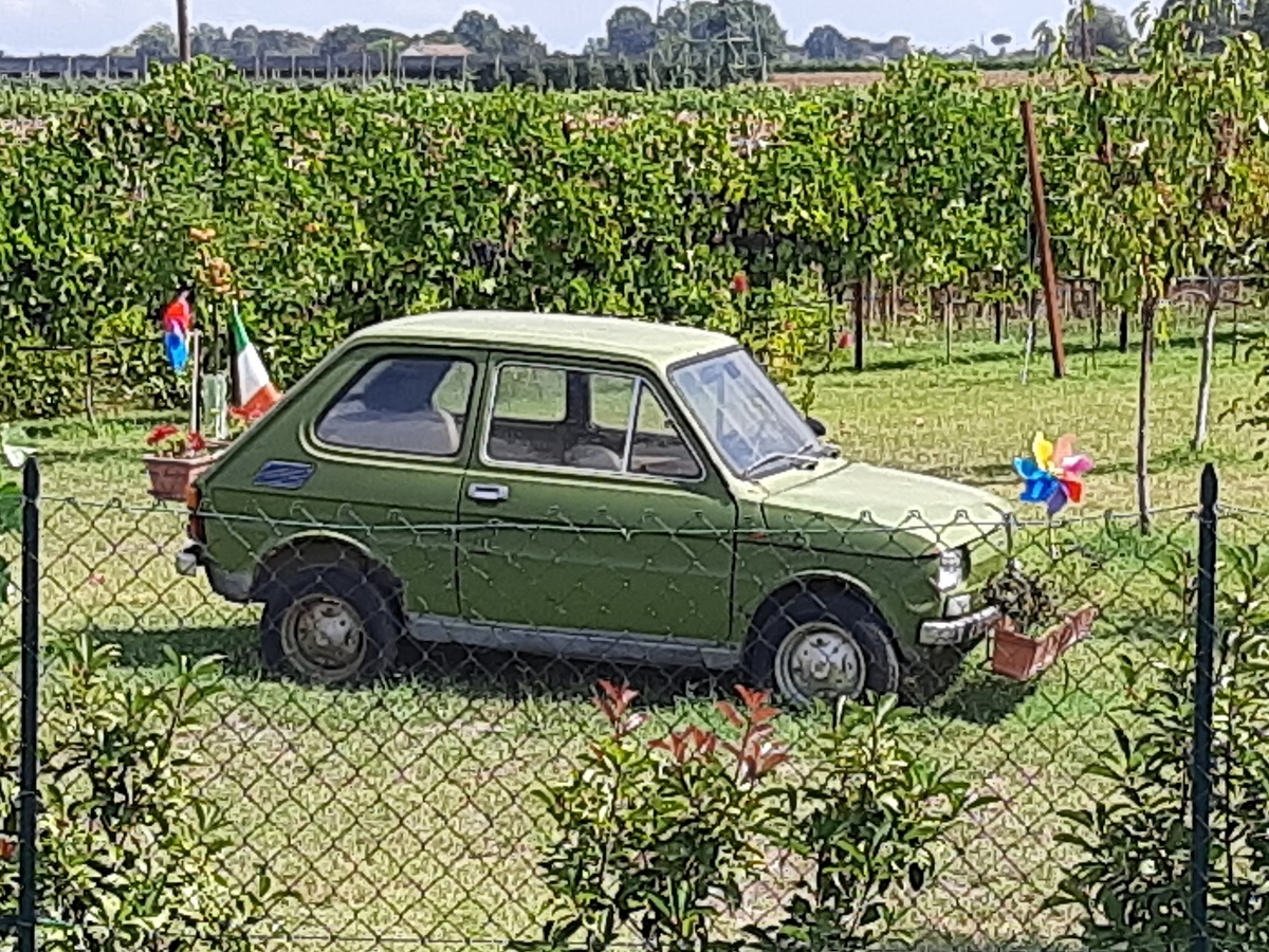 fiat_126_fianco.jpg