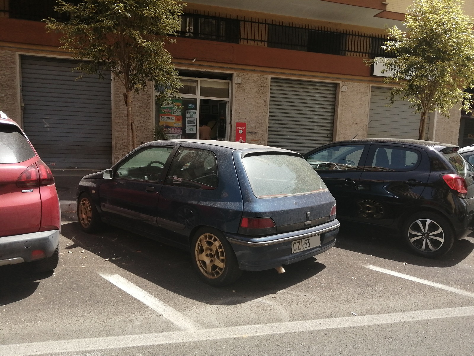r_clio_18i_16v_1_92.jpg