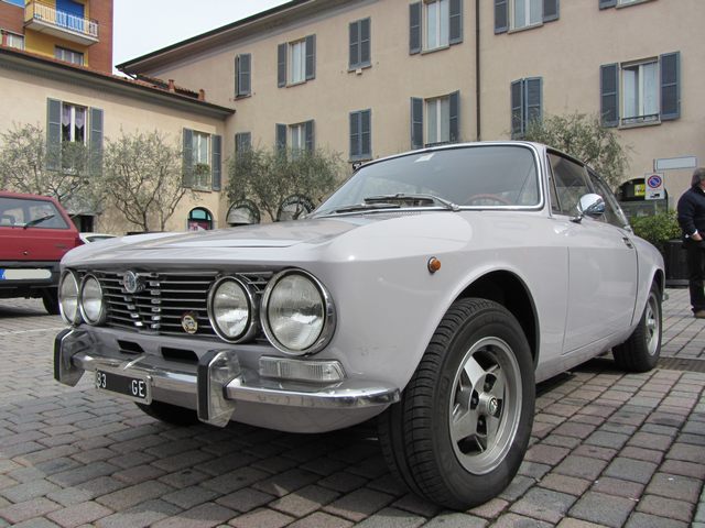 www.targhenere.net/gallery/images/news/alfa-gtv2000-71-dan-2.jpg