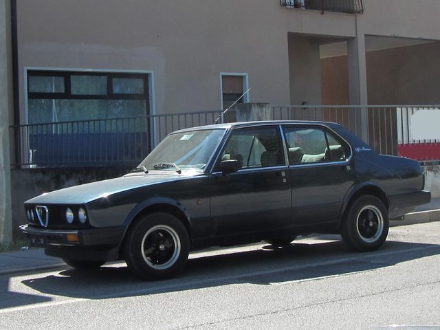 www.targhenere.net/gallery/images/news/alfetta-blu-84-2.jpg