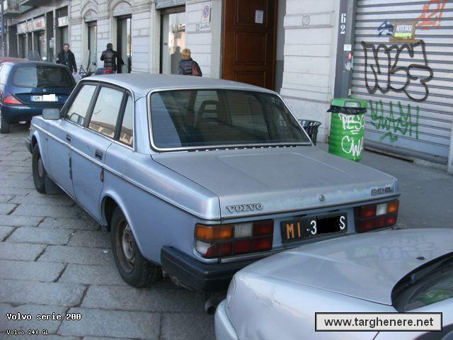 volvo240gldanip83.jpg