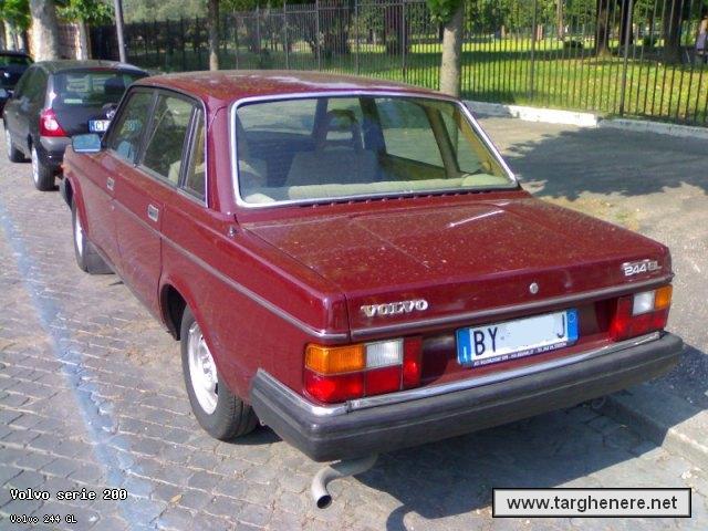 volvo244gltar02bue.jpg