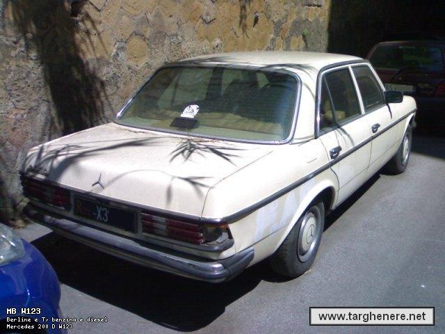 mercedesw123bue20121207.jpg