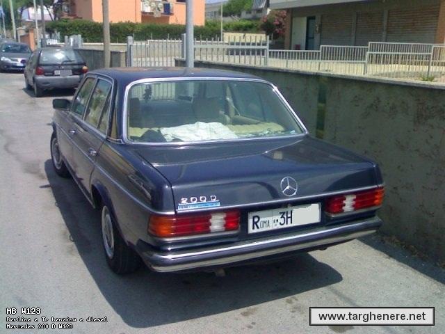 mercedesw123bue20121211.jpg