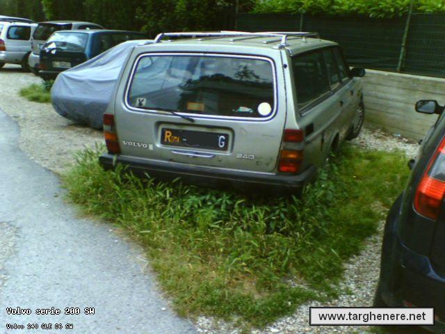 volvo240bue85.jpg