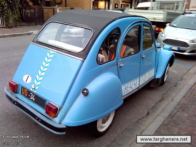 citroen2cvgabford20131211.jpg