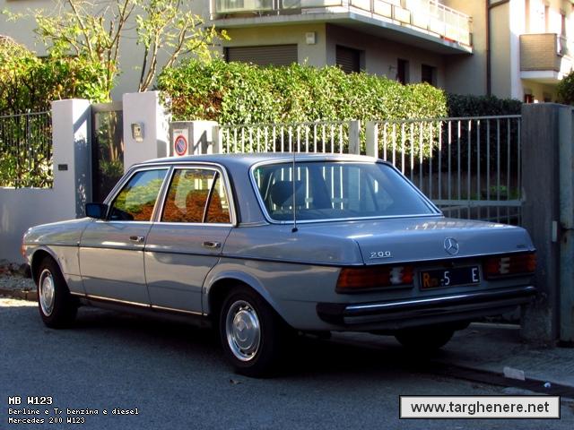 mercedesw123gabford20141204.jpg