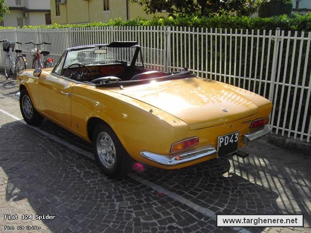 fiat124spiderprincemax20151125.jpg