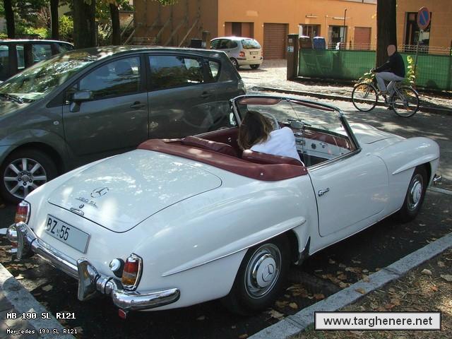 mercedes190slfil20151204.jpg