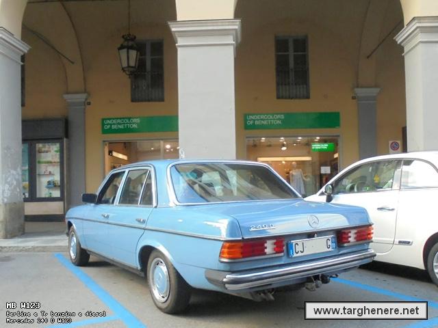 mercedesw123mc12720190624.jpg