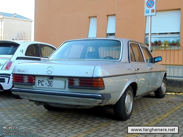 mercedesw123mc12720190727.jpg