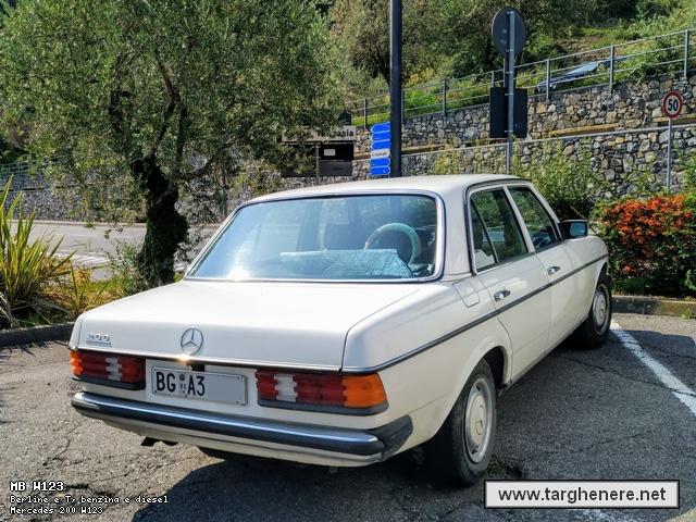 mercedesw123mc12720191024.jpg