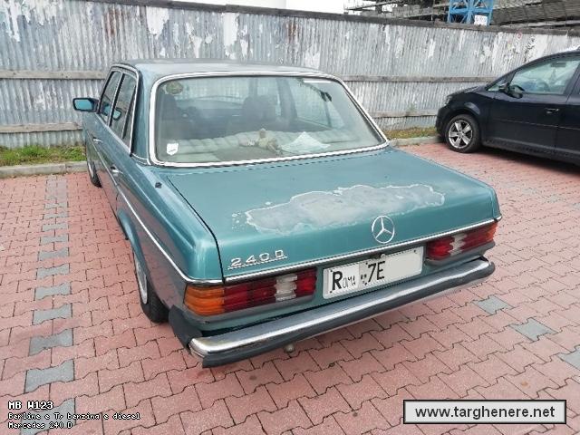 mercedesw123bue20191129.jpg