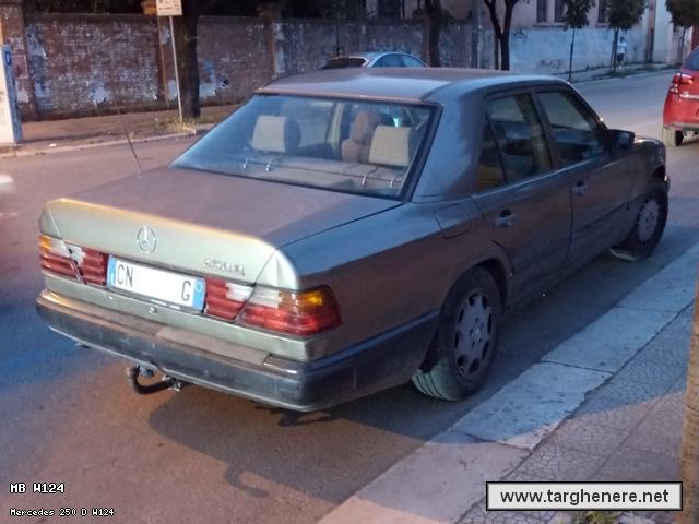mercedesw1241600gt20200827.jpg