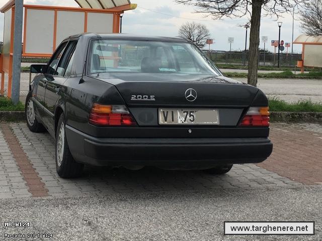 mercedesw124frabo20200829.jpg