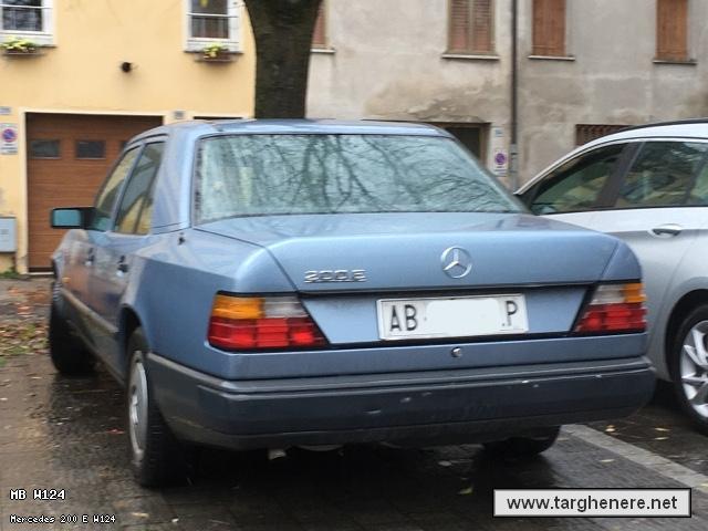 mercedesw124frabo20201215.jpg
