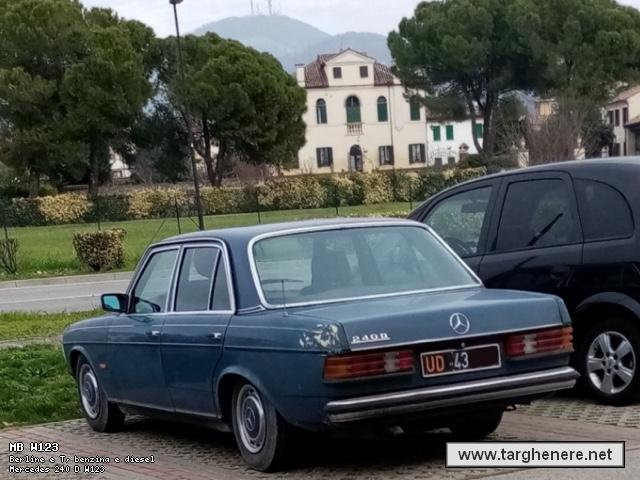 mercedesw123sampei20201225.jpg