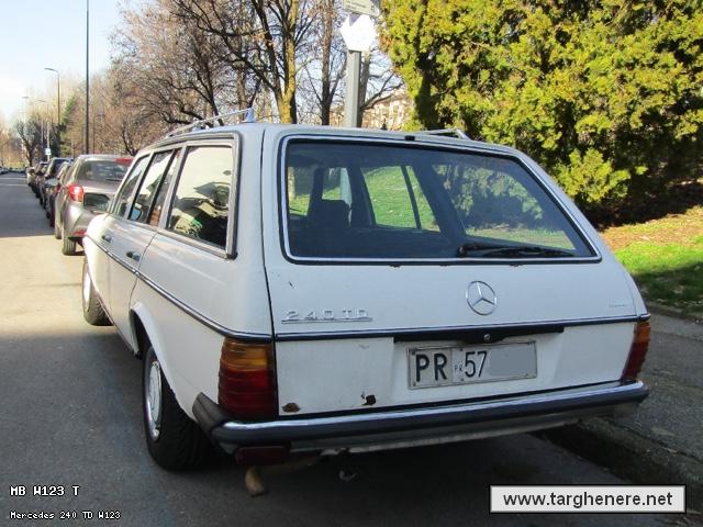 mercedes_w123swclassicauto20210219.jpg