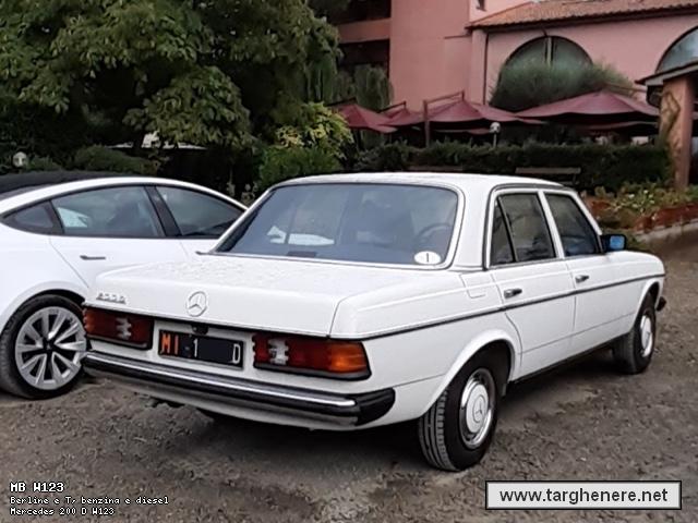 mercedesw123prof20211103.jpg