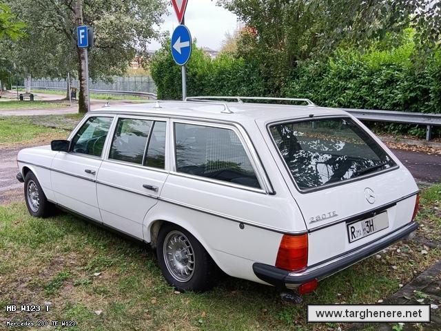 mercedesw123swluzzo20211208.jpg