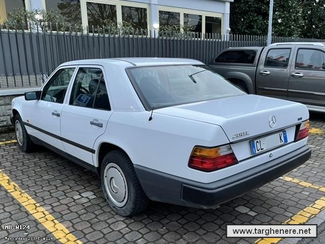 mercedesw124stefanozero20220104.jpg