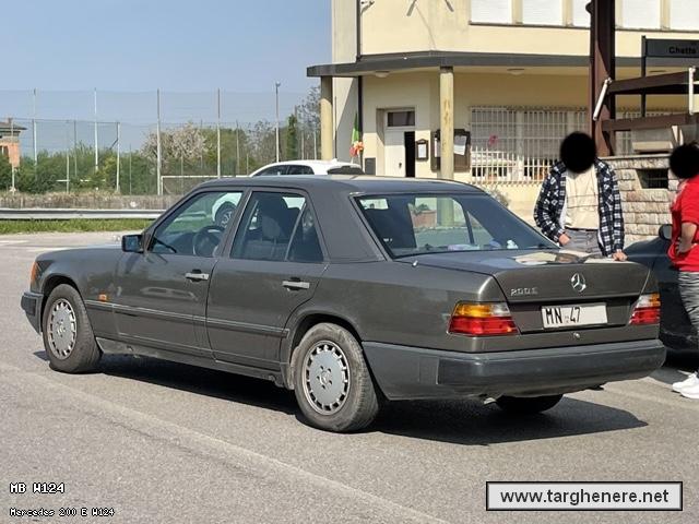 mercedesw124stefanozero20220418.jpg