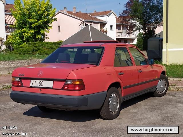 mercedesw124gabford20220720.jpg