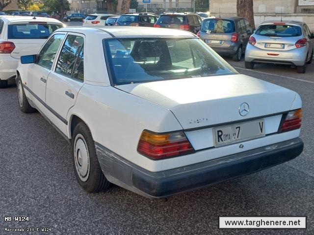 mercedesw124argiuliasuper20221208.jpg