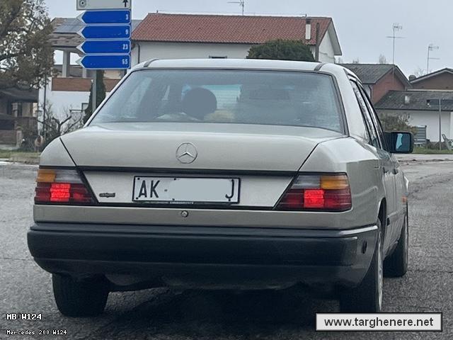 mercedesw124frabo20221211.jpg