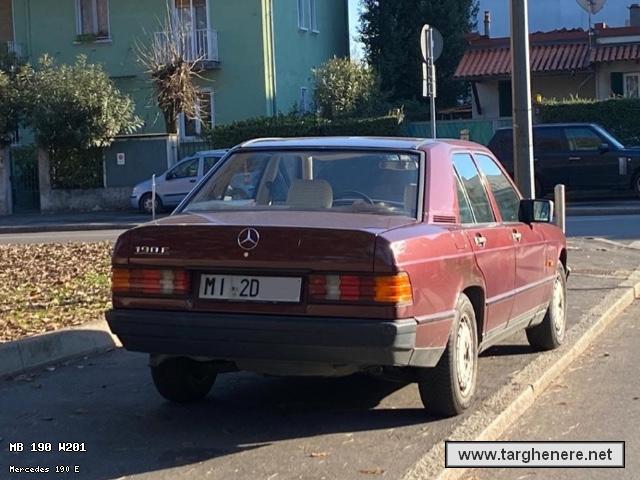 mercedes190supertura20230107.jpg
