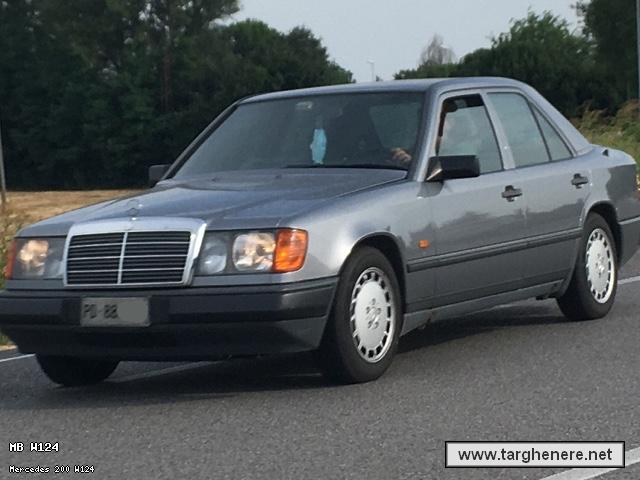 mercedesw124frabo20230128.jpg