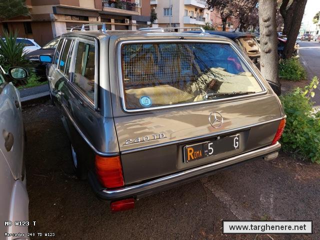 mercedesw123bue20230316.jpg