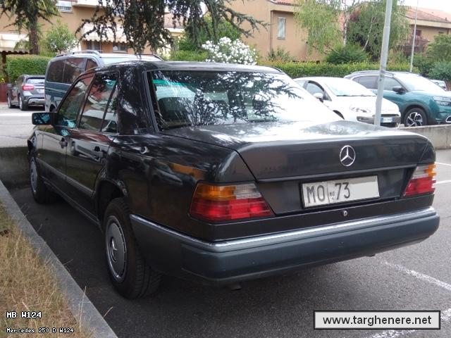 mercedesw124targhemodenesi20230417.jpg