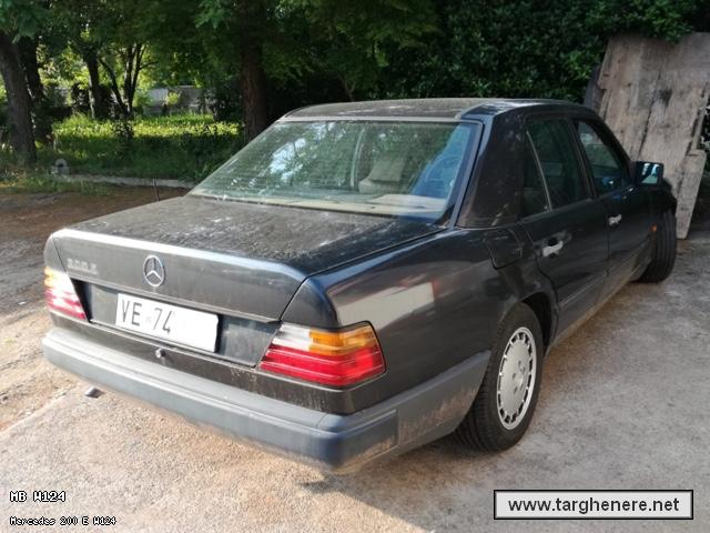 mercedesw124famvit20230529.jpg