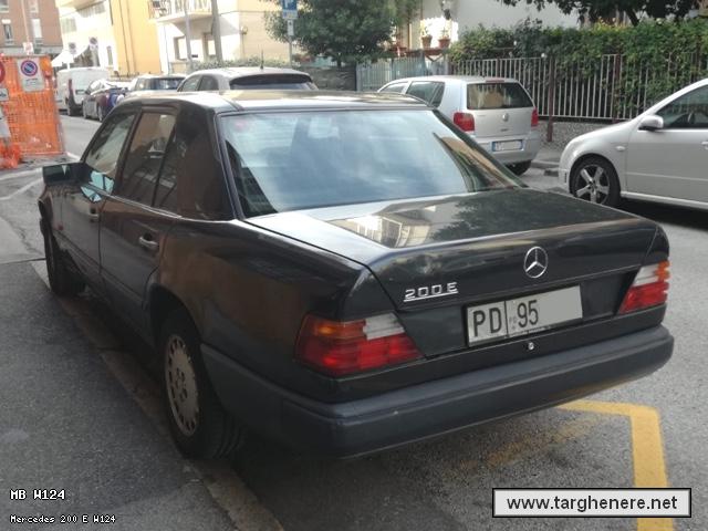 mercedesw124famvit20230602.jpg