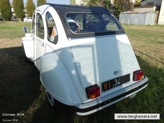 citroen2cvgabford20231115.jpg