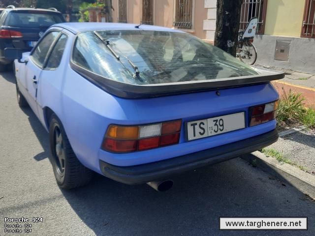 porsche924famvit20250306.jpg