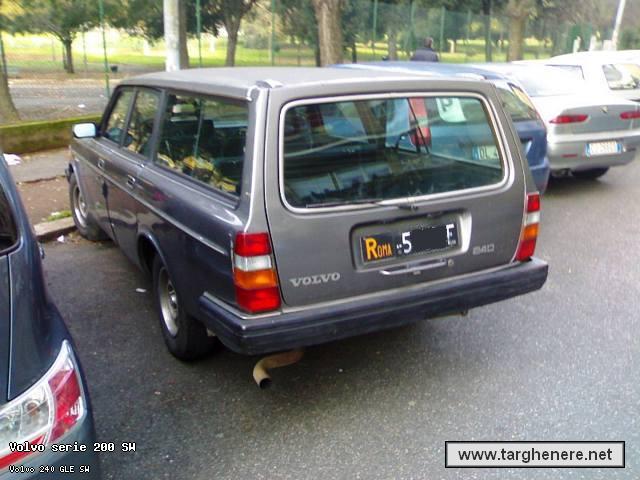 volvo240gleswbue83.jpg