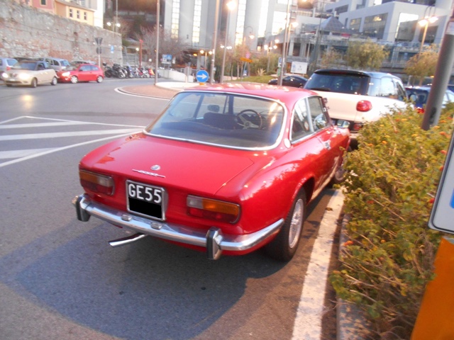 www.targhenere.net/gallery2/wp-content/uploads/2017/12/alfa_romeo_gt_2000_dic17_retro_dx_blowup_tn17777.jpg