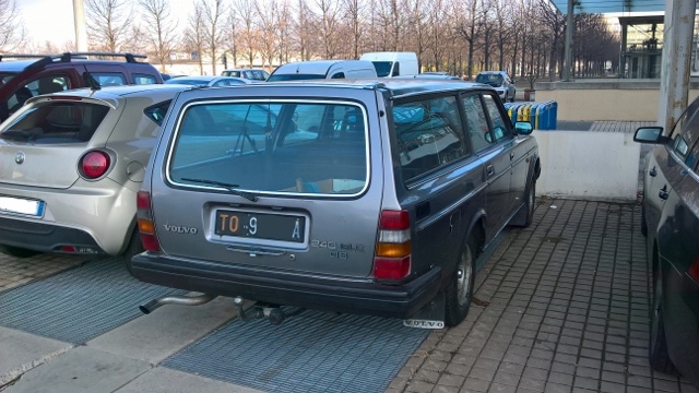 www.targhenere.net/gallery2/wp-content/uploads/2018/02/vovlo_240_gle_d6_1984_-_copia_640x360_alfa33_tn28321.jpg