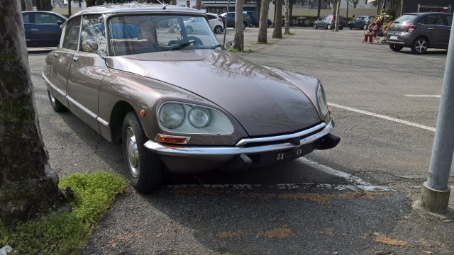 www.targhenere.net/gallery2/wp-content/uploads/2018/04/citroen_d_super5_1973_640x360_1.jpg