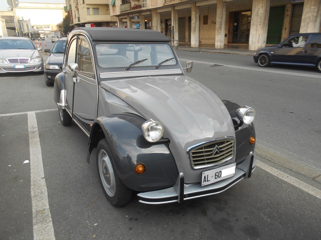 www.targhenere.net/gallery2/wp-content/uploads/2018/05/citroen_2cv_charleston_mag_18_front.jpg
