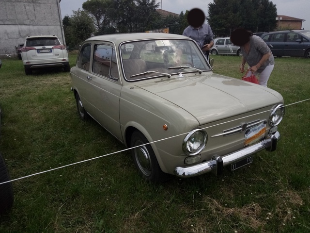 www.targhenere.net/gallery2/wp-content/uploads/2018/05/fiat_850_fo_11_fronte.jpg
