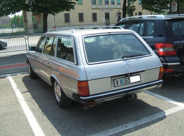 www.targhenere.net/gallery2/wp-content/uploads/2018/05/mercedes_benz_200_t_1984_1986_deltago_tn4343.jpg