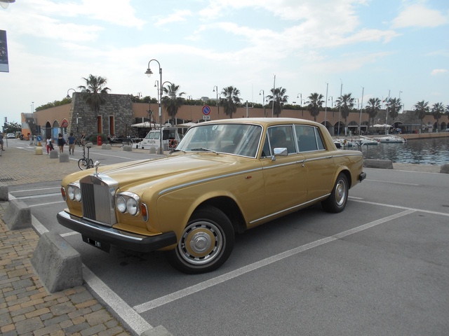 www.targhenere.net/gallery2/wp-content/uploads/2018/06/rolls_royce_silver_phanton_ii_mag18_retro_front.jpg