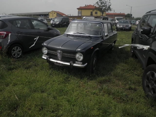 www.targhenere.net/gallery2/wp-content/uploads/2018/07/alfa_romeo_giulia_13_ti_1970_2_640x480.jpg