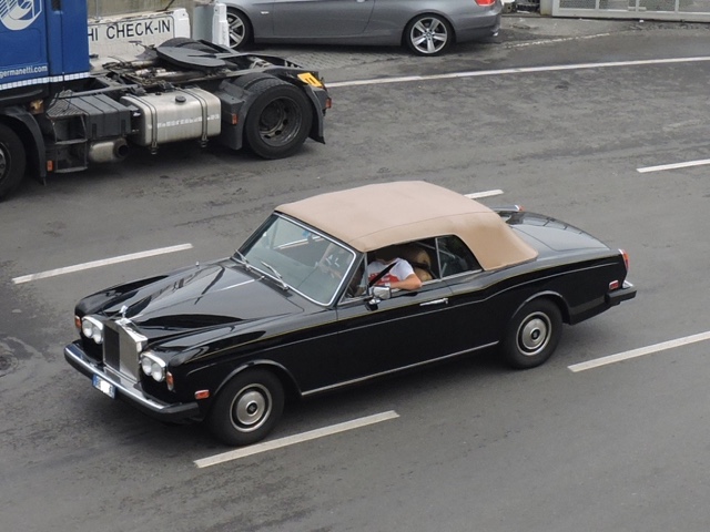 www.targhenere.net/gallery2/wp-content/uploads/2018/08/rolls_royce_corniche_lug_18_front.jpg