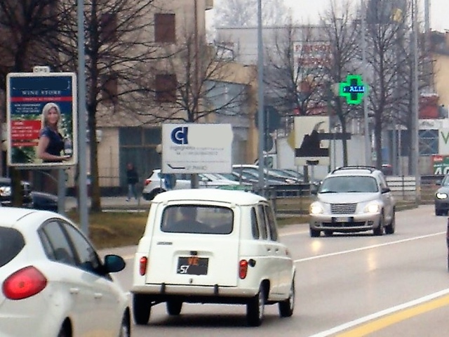 www.targhenere.net/gallery2/wp-content/uploads/2018/09/renault4-1984biancave_siralec_tn30309.jpg