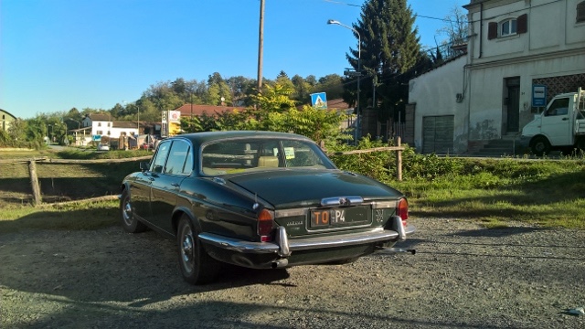 www.targhenere.net/gallery2/wp-content/uploads/2018/11/jaguar_xj_42_1977_alfa33_tn47899.jpg
