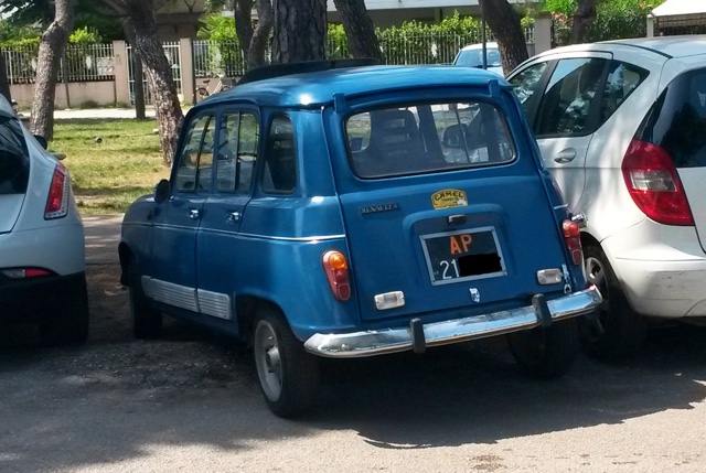 www.targhenere.net/gallery2/wp-content/uploads/2018/11/renault_r4_79_-ap_tn14243.jpg